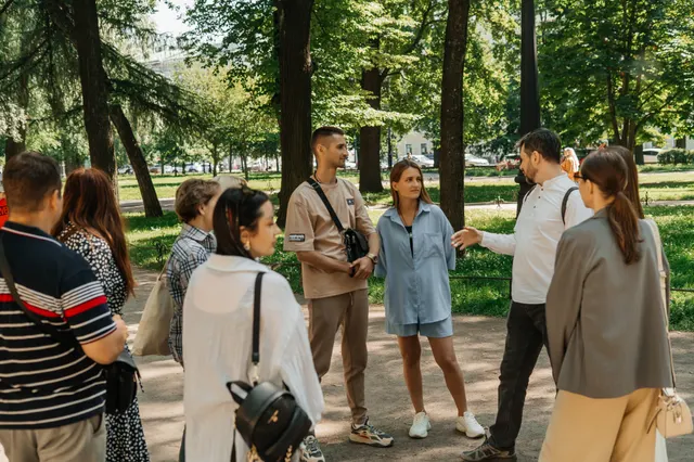 Прогулка группы по парку